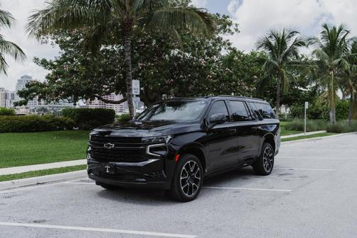 Black 2023 Chevrolet Suburban RST