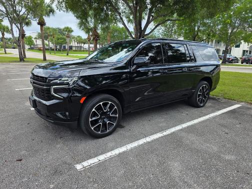 Black 2023 Chevrolet Suburban RST