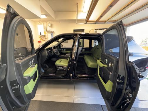 Black 2023 Rolls-Royce Cullinan Black Badge