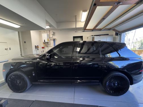 Black 2023 Rolls-Royce Cullinan Black Badge