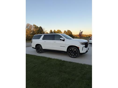 2023 Chevrolet Suburban RST