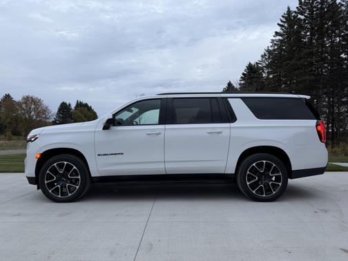 2023 Chevrolet Suburban RST