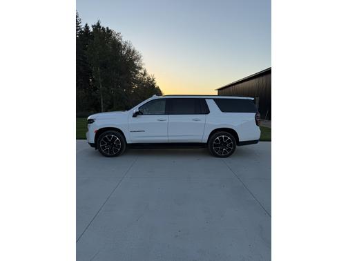 2023 Chevrolet Suburban RST
