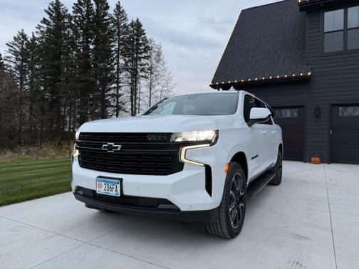 2023 Chevrolet Suburban RST
