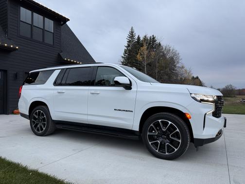 2023 Chevrolet Suburban RST