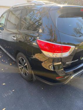 Black 2013 Nissan Pathfinder SV