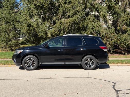 Black 2013 Nissan Pathfinder SV