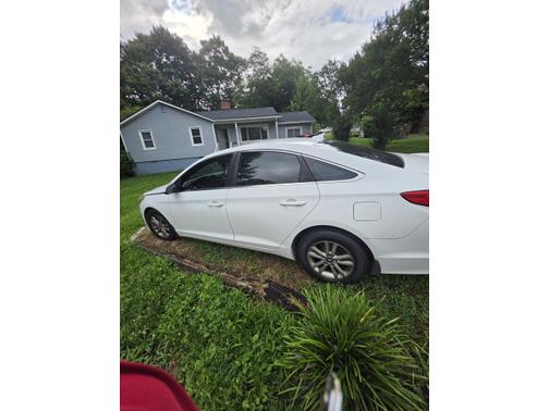 White 2015 Hyundai SONATA SE