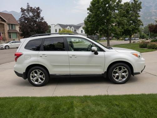 White 2015 Subaru Forester 2.5i Touring