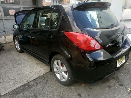 2011 Nissan Versa 1.8 SL