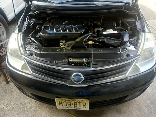 2011 Nissan Versa 1.8 SL