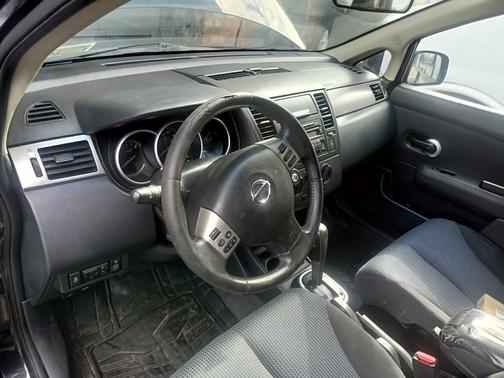 2011 Nissan Versa 1.8 SL