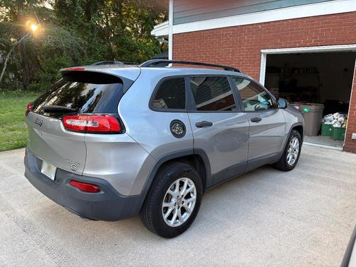 Silver 2016 Jeep Cherokee Sport