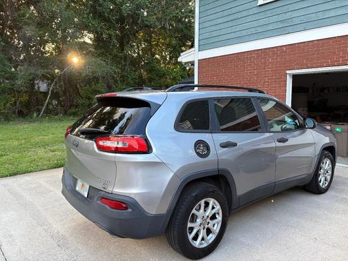 Silver 2016 Jeep Cherokee Sport