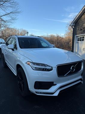 2017 Volvo XC90 T6 Momentum