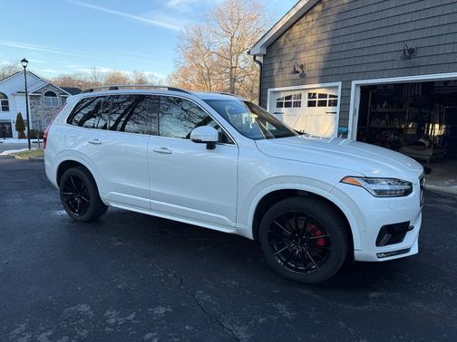 2017 Volvo XC90 T6 Momentum