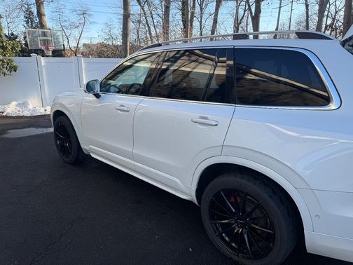 2017 Volvo XC90 T6 Momentum