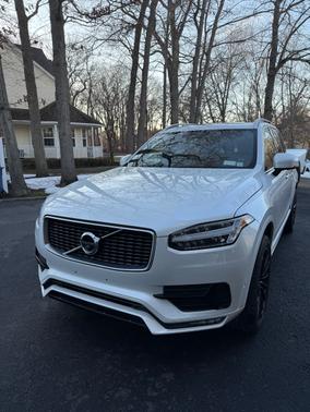2017 Volvo XC90 T6 Momentum