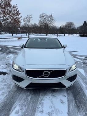 2020 Volvo S60 T6 Momentum