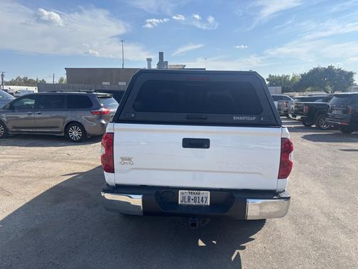 White 2017 Toyota Tundra SR5