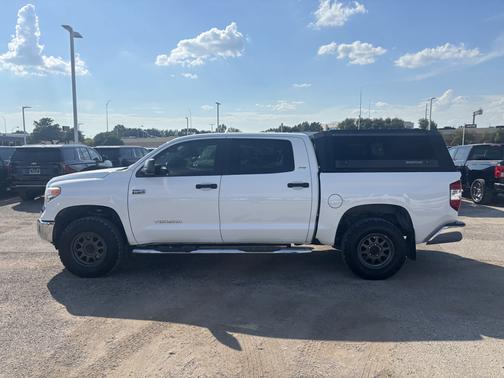 White 2017 Toyota Tundra SR5