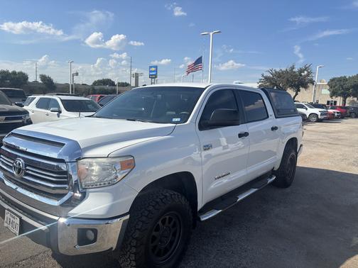 White 2017 Toyota Tundra SR5