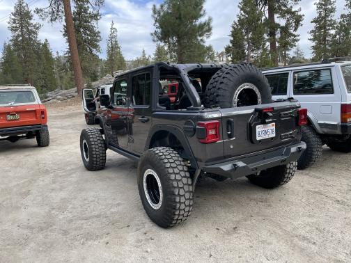 Photo 2 of 5 of 2019 Jeep Wrangler Unlimited Rubicon