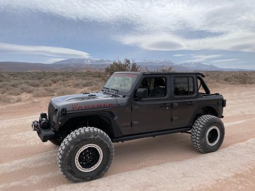 Photo 5 of 5 of 2019 Jeep Wrangler Unlimited Rubicon