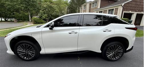 2023 Lexus RZ 450e Premium AWD w/20" Wheels