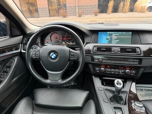 Black 2011 BMW 550 i