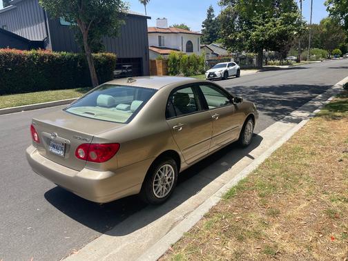 Gold 2008 Toyota Corolla LE