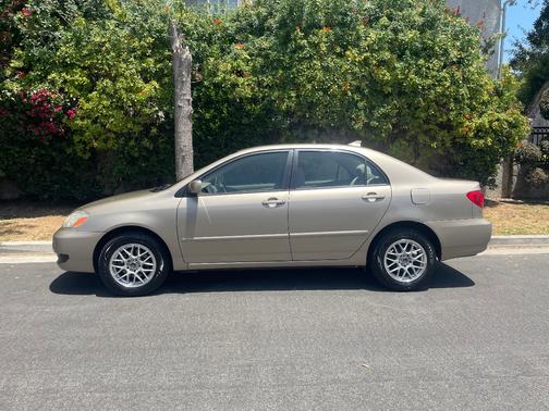 Gold 2008 Toyota Corolla LE