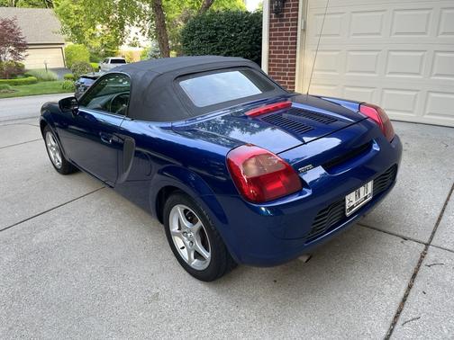 Blue 2000 Toyota MR2 Spyder