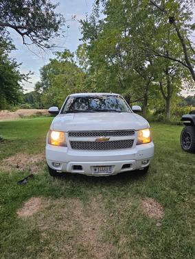 White 2011 Chevrolet Suburban 1500 LT