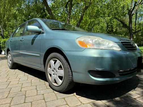 Green 2005 Toyota Corolla LE