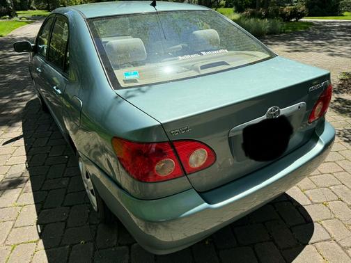 Green 2005 Toyota Corolla LE