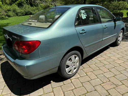 Green 2005 Toyota Corolla LE