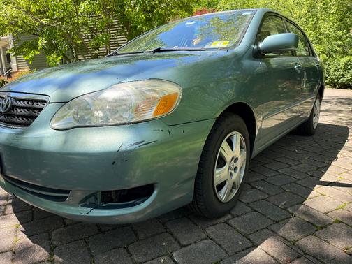 Green 2005 Toyota Corolla LE
