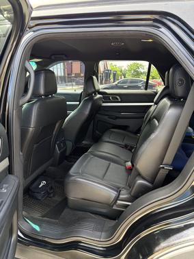 Black 2017 Ford Explorer XLT