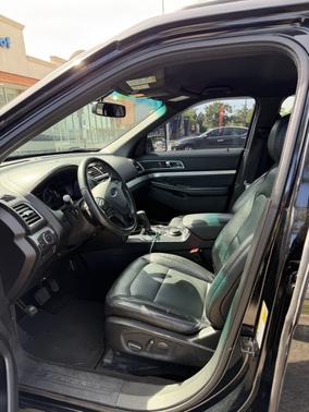 Black 2017 Ford Explorer XLT