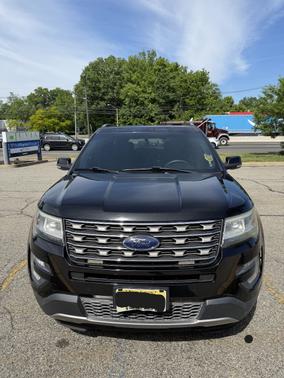 Black 2017 Ford Explorer XLT