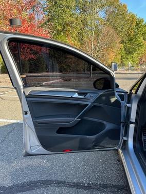 2017 Volkswagen Golf GTI SE 4-Door