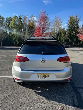 2017 Volkswagen Golf GTI SE 4-Door