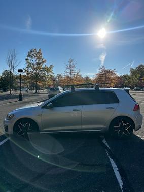 2017 Volkswagen Golf GTI SE 4-Door