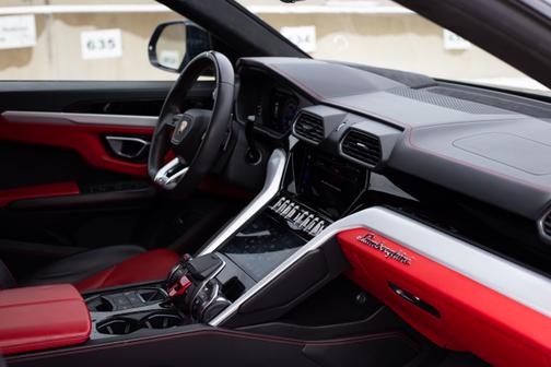 2020 Lamborghini Urus Base