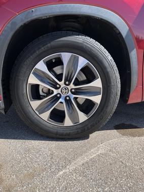 Red 2021 Toyota Highlander XLE