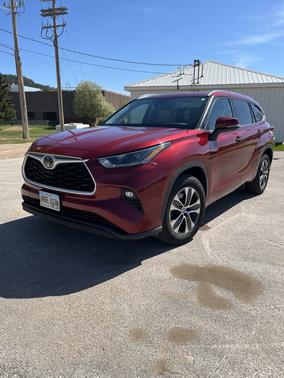 Red 2021 Toyota Highlander XLE