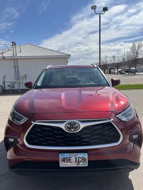 Red 2021 Toyota Highlander XLE
