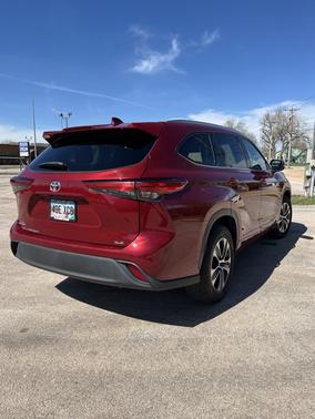 Red 2021 Toyota Highlander XLE
