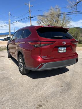 Red 2021 Toyota Highlander XLE